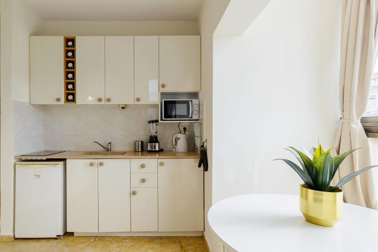 Bright And Spacious Loft By The Sea With Bomb Shelter Tel Aviv Eksteriør billede